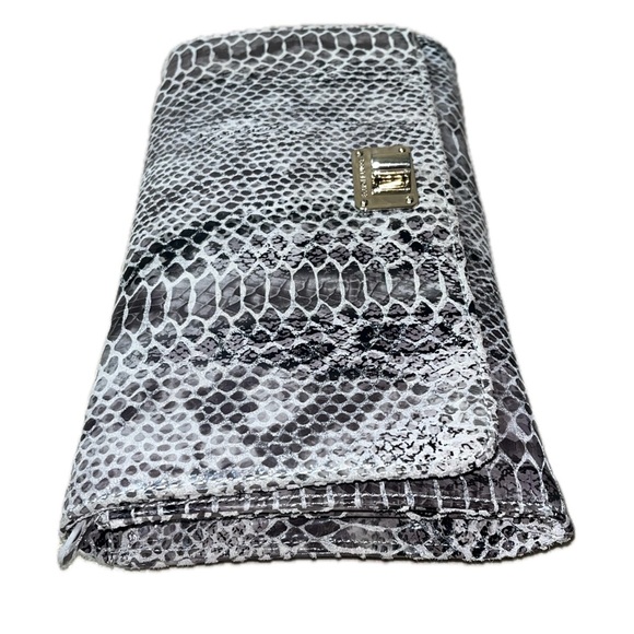 Elliott Lucca Leather Snakeskin Design Textured Turn-Lock Clutch - Picture 4 of 16